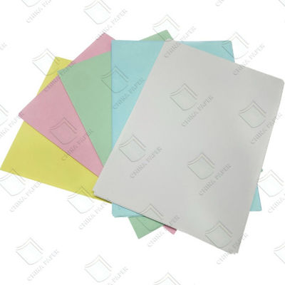 Harga yang bagus 100% Pulp Kayu Kertas Tanpa Karbon Kertas NCR 45-80gsm Permukaan halus Untuk penerimaan faktur on line