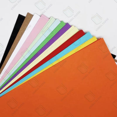 Harga yang bagus 100% kertas berwarna kayu pulp papan kertas konstruksi 36 warna 60-400gsm OEM on line